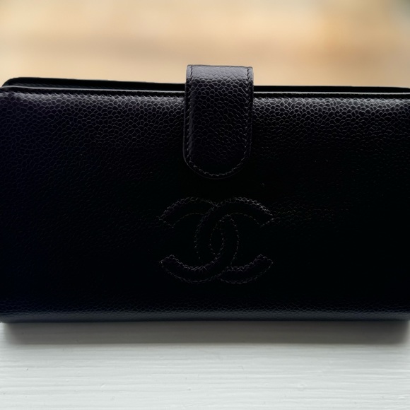 Chanel Purple Caviar Leather Wallet - Picture 1 of 6